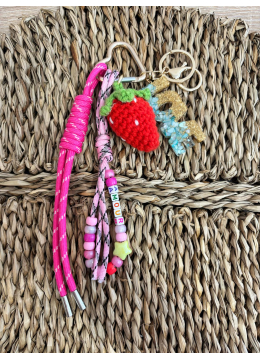 PORTE CLÉS FRAISE ROSE